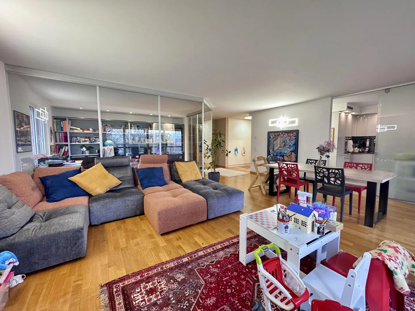 BEAUTIFUL 5.5 ROOMS WITH VIEW OF GREENERY AND MOUNTAINS IN SORENGO - Photo 3 of 9