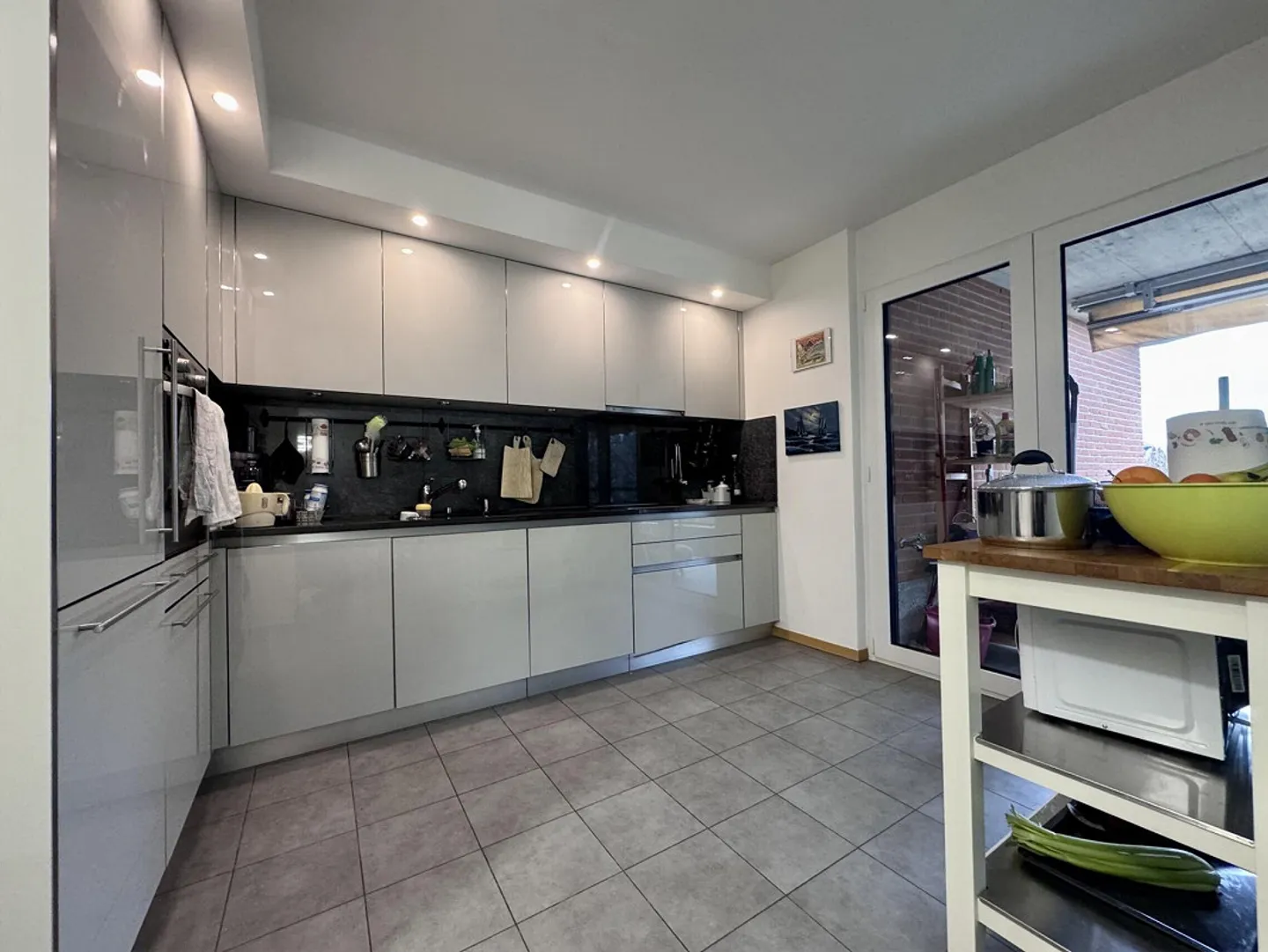 BEAUTIFUL 5.5 ROOMS WITH VIEW OF GREENERY AND MOUNTAINS IN SORENGO - Photo 4 of 9