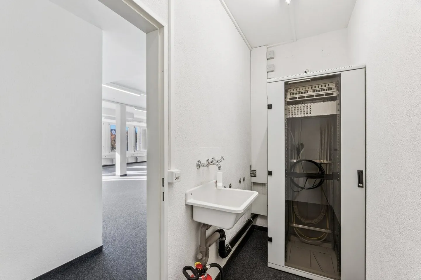 Your new office space in Kloten - central, practical and versatile - Photo 11 of 12