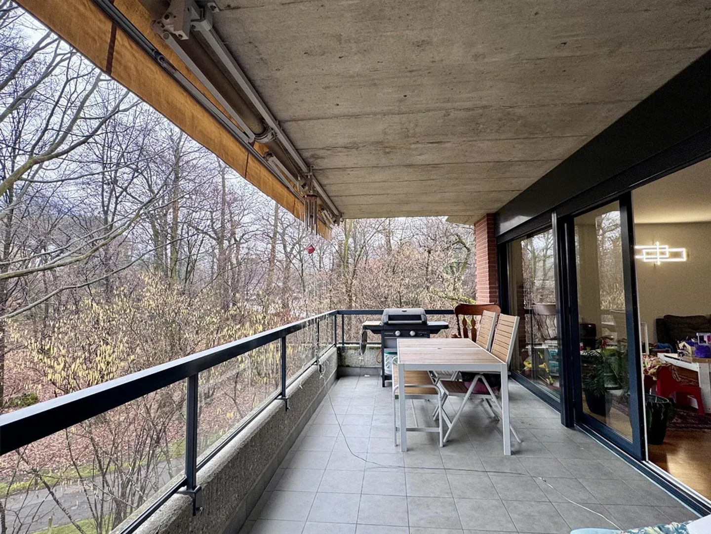 BEAUTIFUL 5.5 ROOMS WITH VIEW OF GREENERY AND MOUNTAINS IN SORENGO - Photo 2 of 9