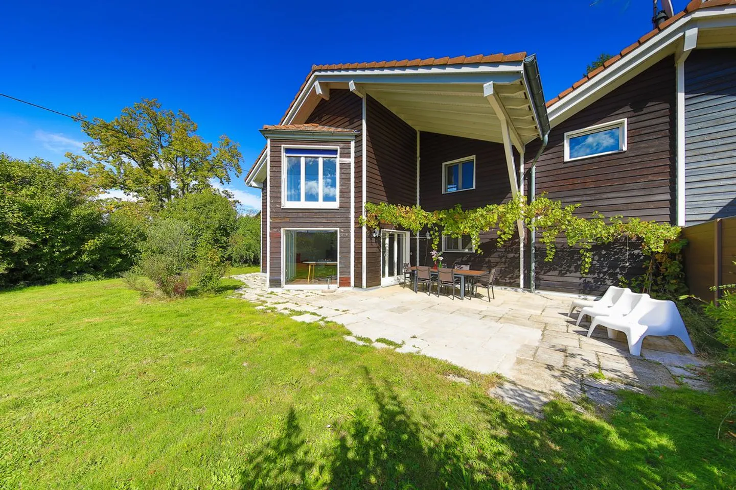 Elegant semi-detached house with plenty of space and tranquility - Photo 3 of 6