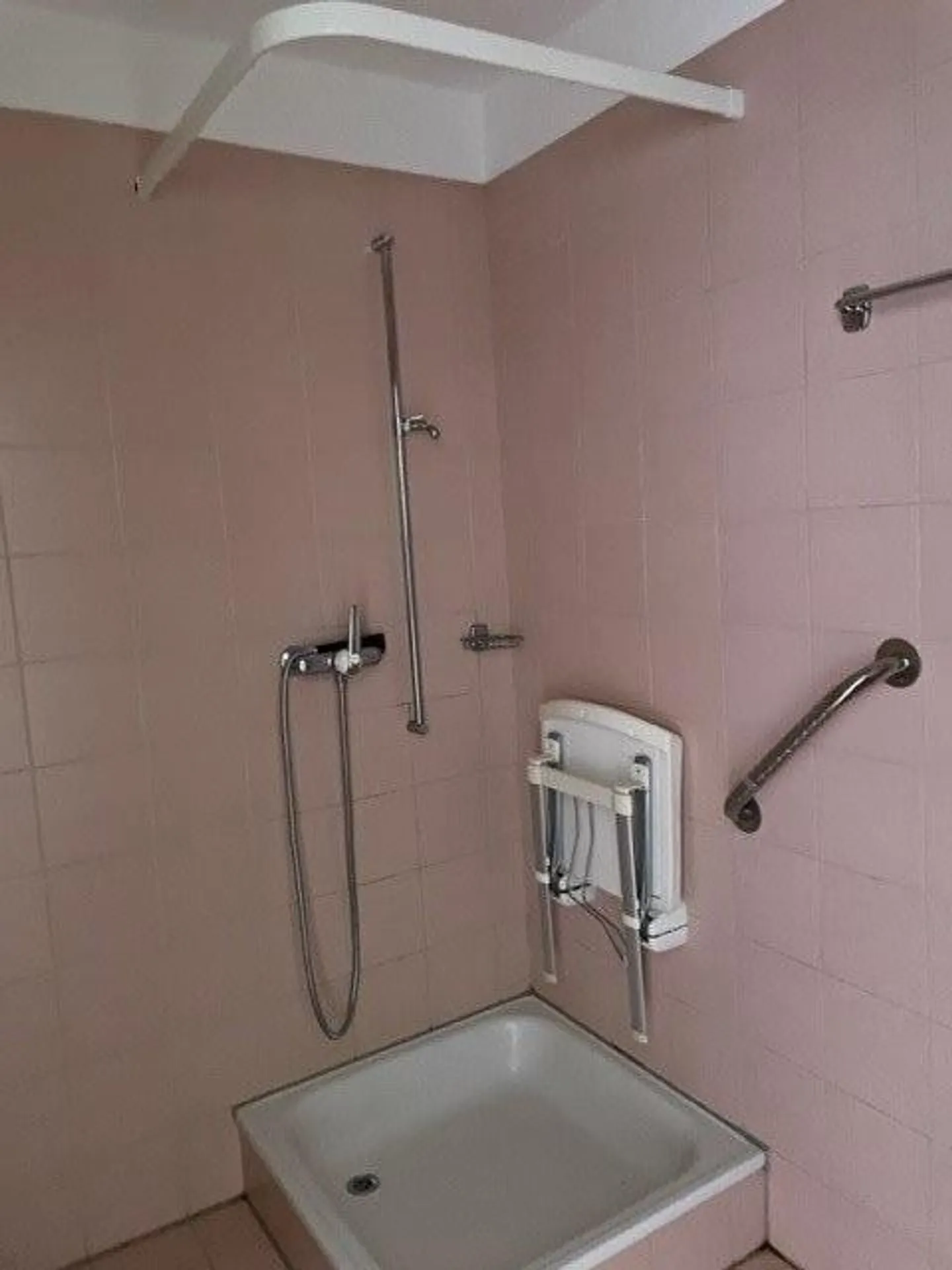 Appartamento in zona tranquilla - Foto 5 di 6