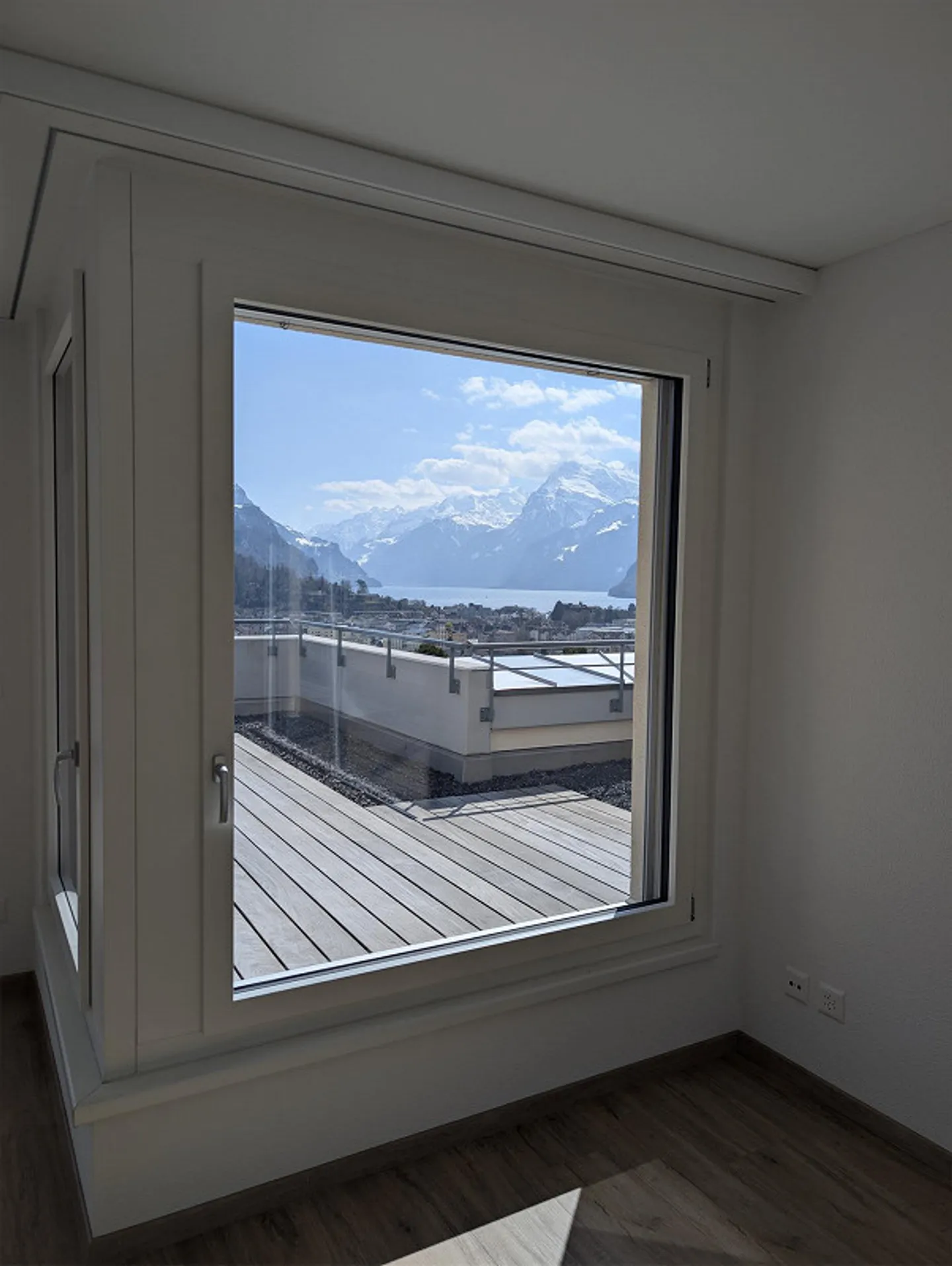 Quiet 5.5 Room Attic Apartment in Southern Exposure with Huge Roof Terrace - Photo 21 of 27