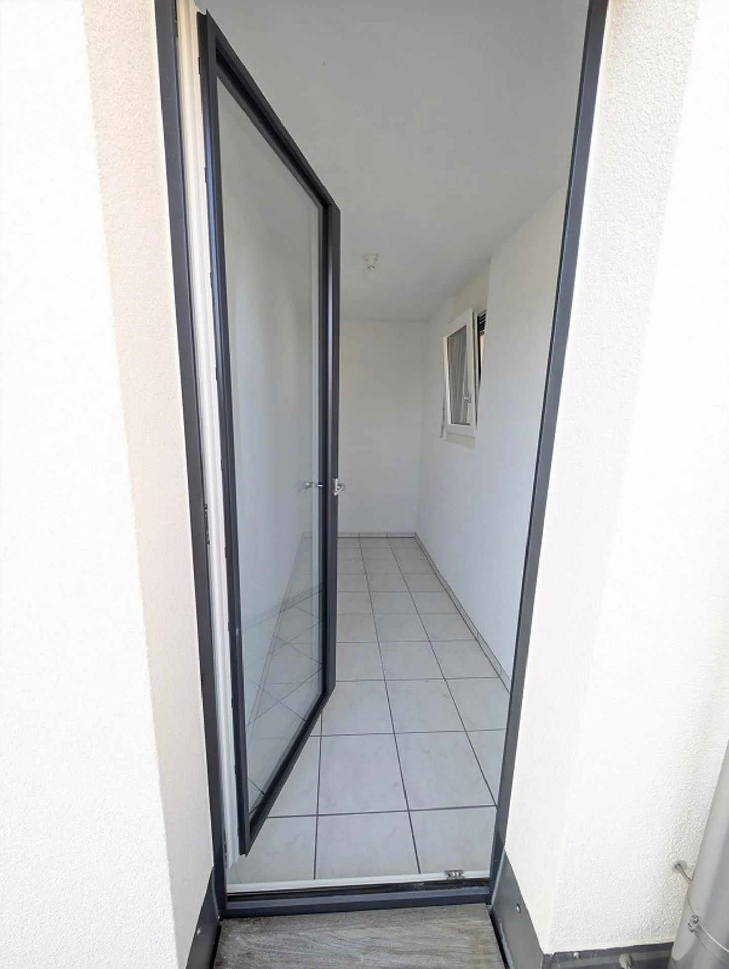 Quiet 5.5 Room Attic Apartment in Southern Exposure with Huge Roof Terrace - Photo 26 of 27