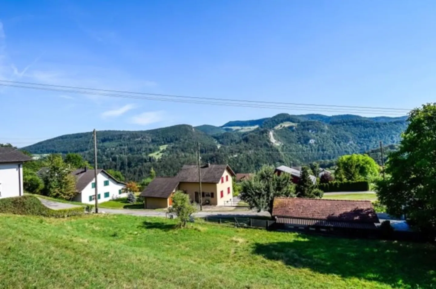 Terrain de construction spacieux avec orientation sud et vue dégagée - Photo 2 sur 2