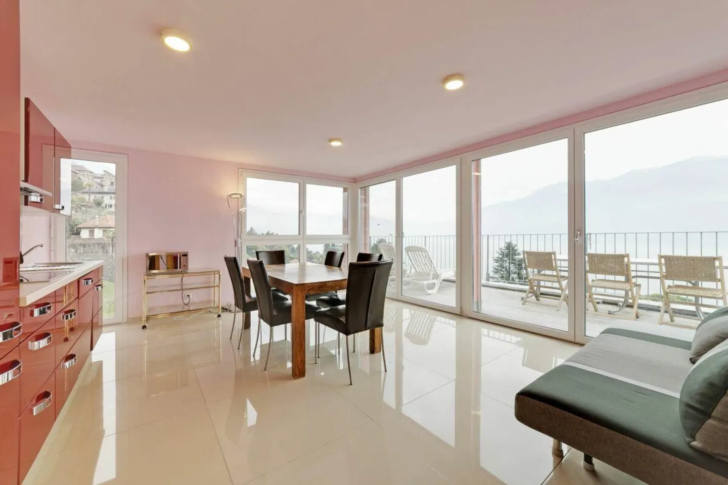 Casa plurifamiliare (8 unità abitative) con vista panoramica a Brissago - Foto 4 di 12