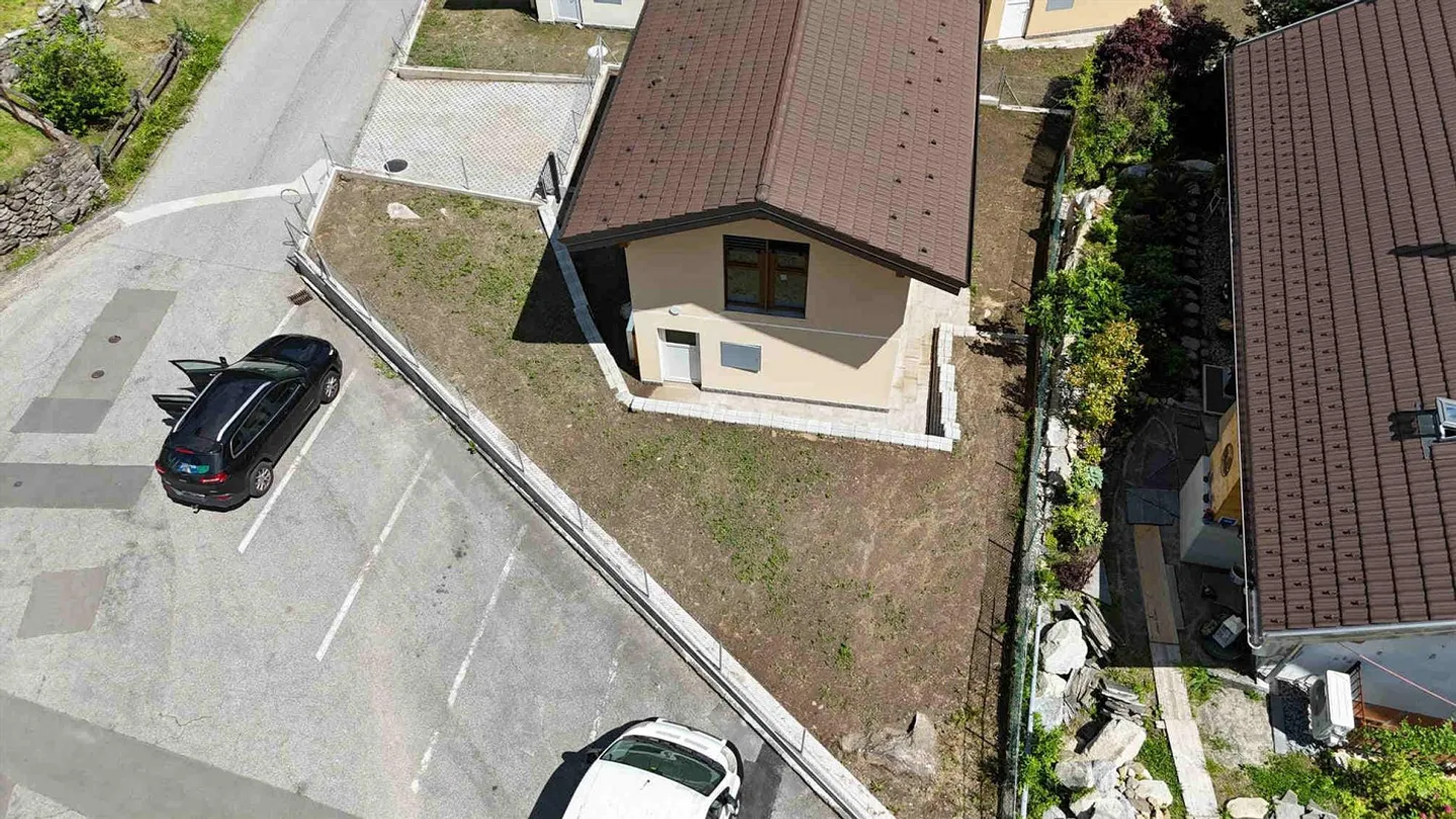 Neue Villa mit Garten in ruhiger Lage - Foto 3 von 11