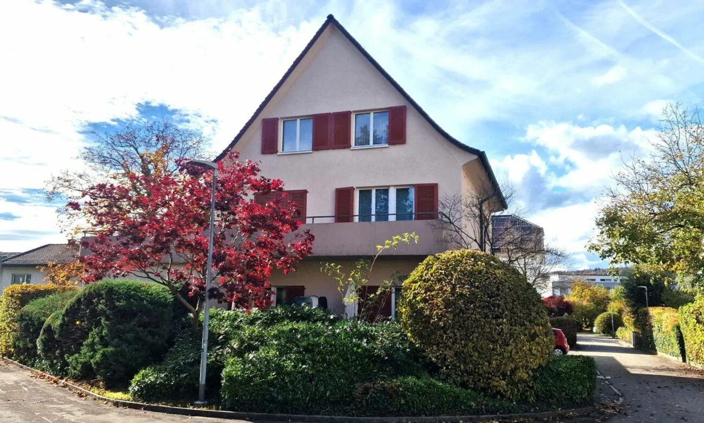 Maison multifamiliale avec huit petits appartements simples (studios) dans un quartier résidentiel calme à Baden - Photo 1 sur 21