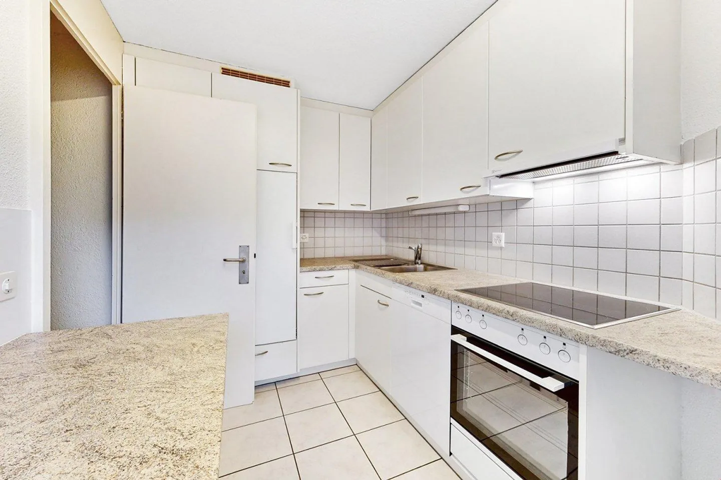 Charmante Wohnung mit Seesicht - Foto 2 von 7