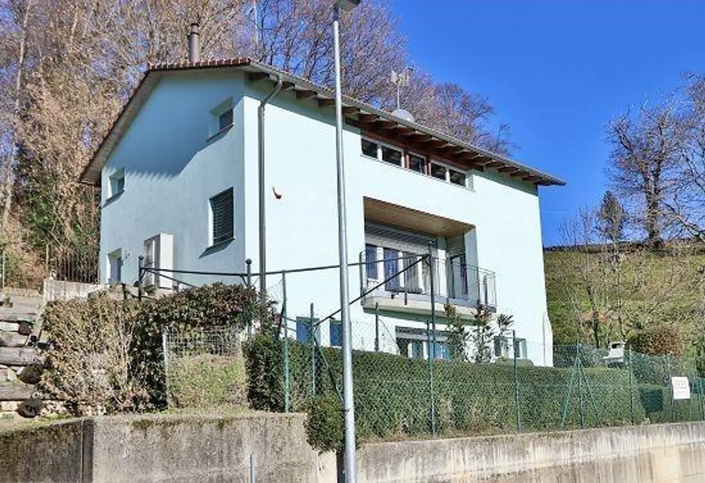 Villetta di 5 1/2 locali in una posizione molto tranquilla e soleggiata con vista - Foto 1 di 43