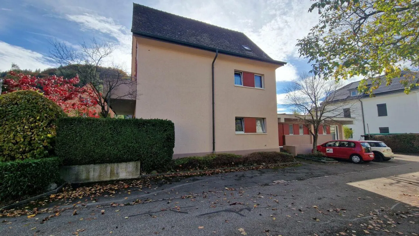 Maison multifamiliale avec huit petits appartements simples (studios) dans un quartier résidentiel calme à Baden - Photo 2 sur 21