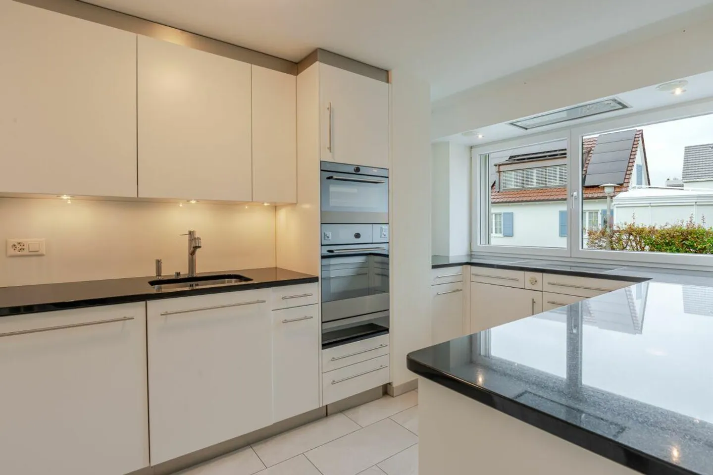 Maison de ville prête à emménager de 4,5 pièces - avec APP + véranda - dans le quartier populaire de Mischeli - Photo 3 sur 11