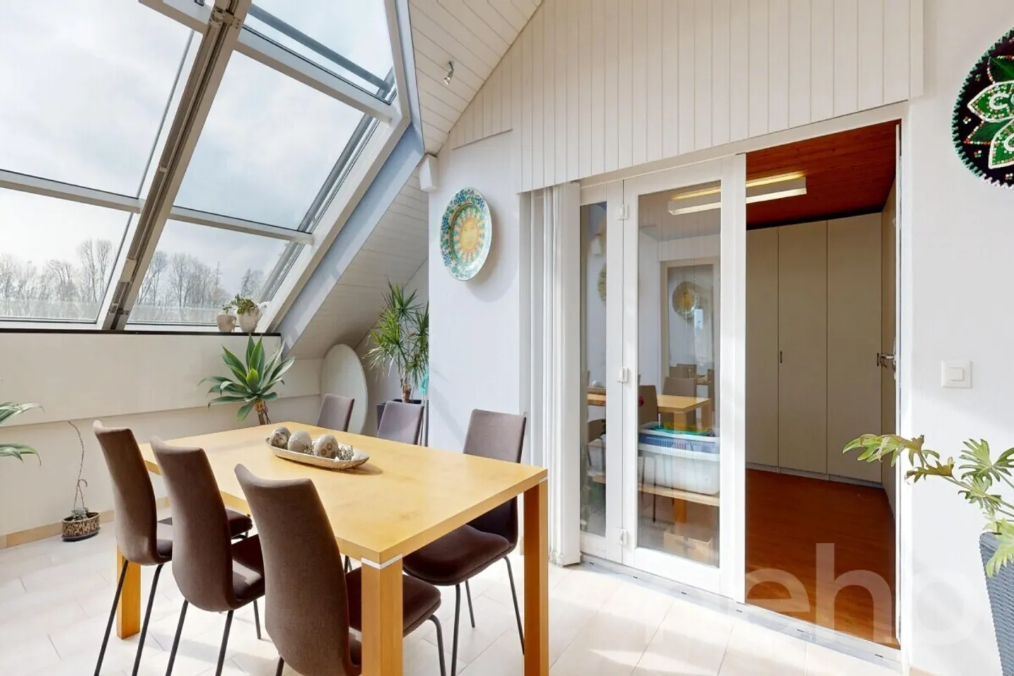 Spacious penthouse with lots of charm in a quiet location - Photo 8 of 12