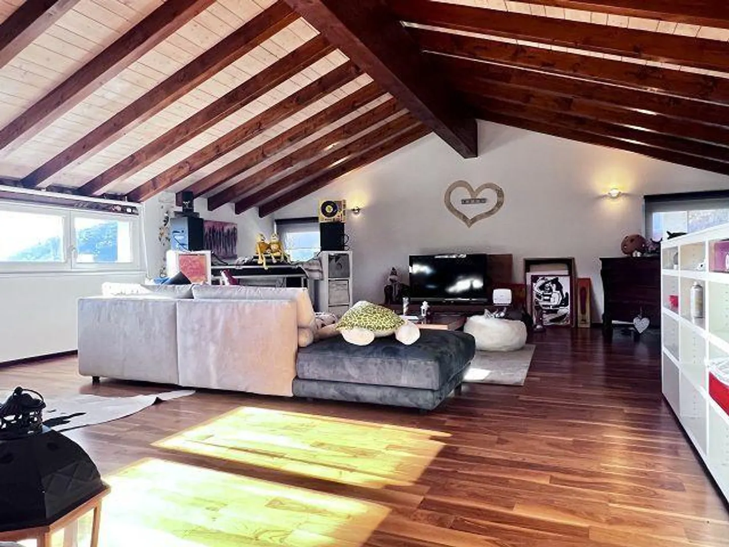 Villetta di 5 1/2 locali in una posizione molto tranquilla e soleggiata con vista - Foto 15 di 43