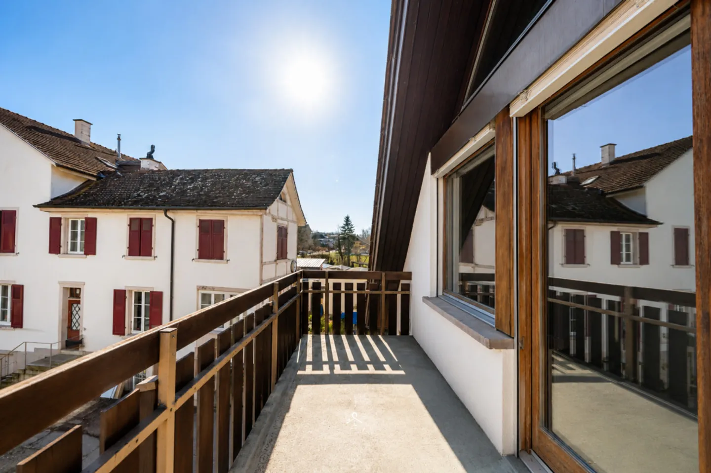 Appartement spacieux avec hauteurs sous plafond - Photo 2 sur 14