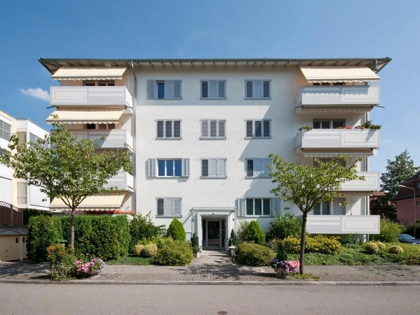 RENT WITHOUT DEPOSIT - Centrally but quietly located apartment - Photo 2 of 5