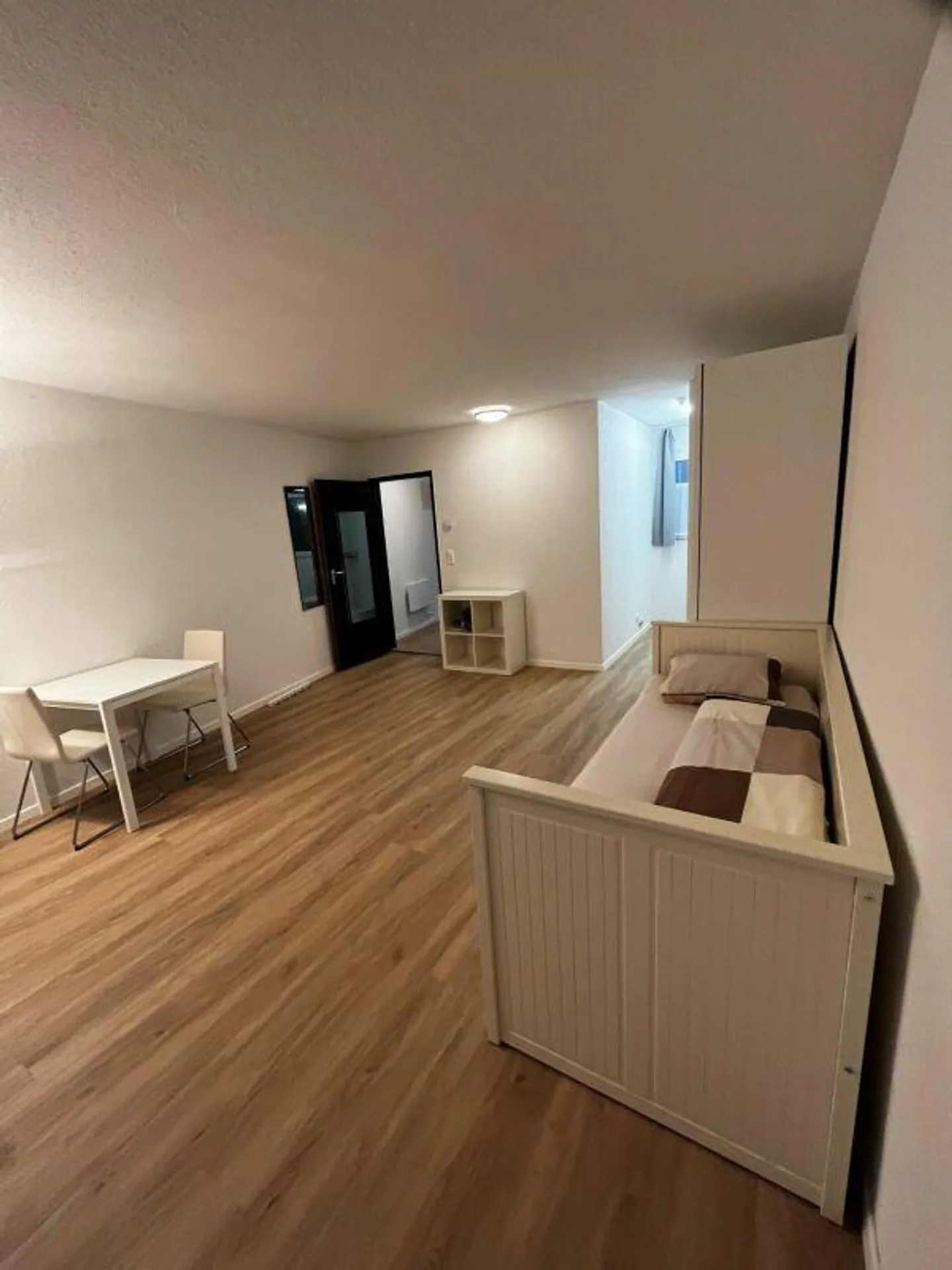 Maison multifamiliale avec huit petits appartements simples (studios) dans un quartier résidentiel calme à Baden - Photo 6 sur 21