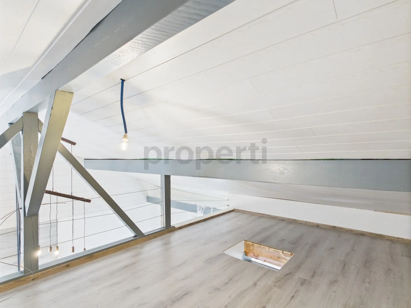 Opportunité à saisir : maison entièrement rénovée avec galerie, garage, jardin et jacuzzi. - Photo 7 sur 12