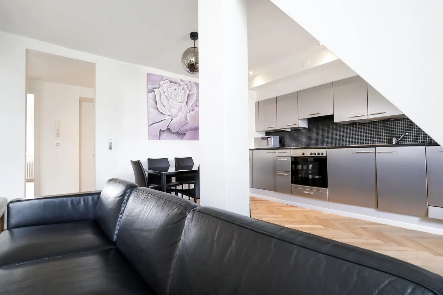 Appartement spacieux de 3,5 pièces avec balcon à Zurich-Ouest - Photo 1 sur 11