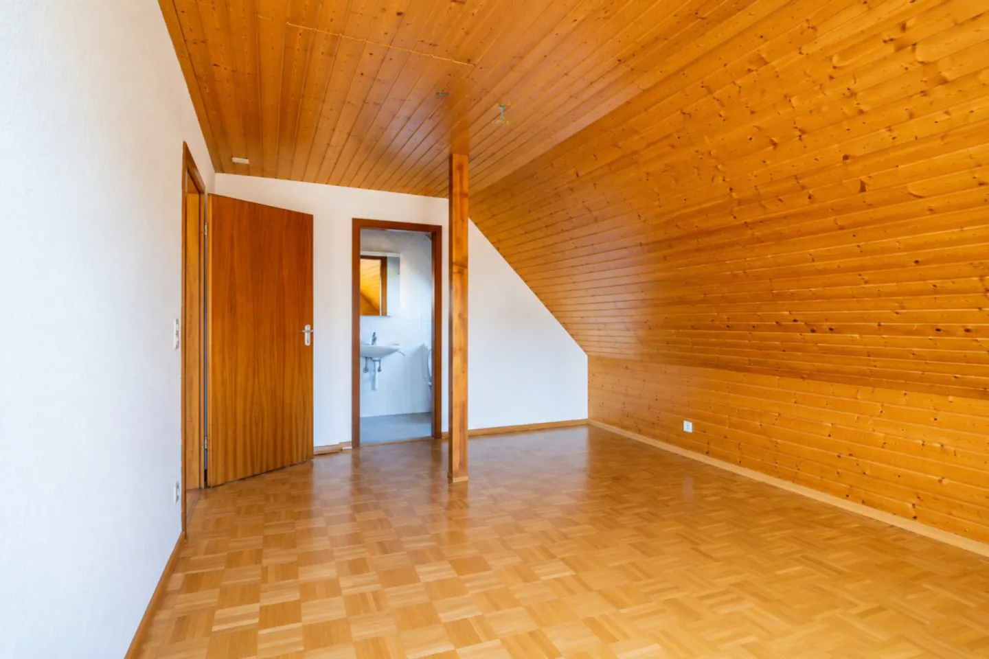 Appartement spacieux avec hauteurs sous plafond - Photo 6 sur 14