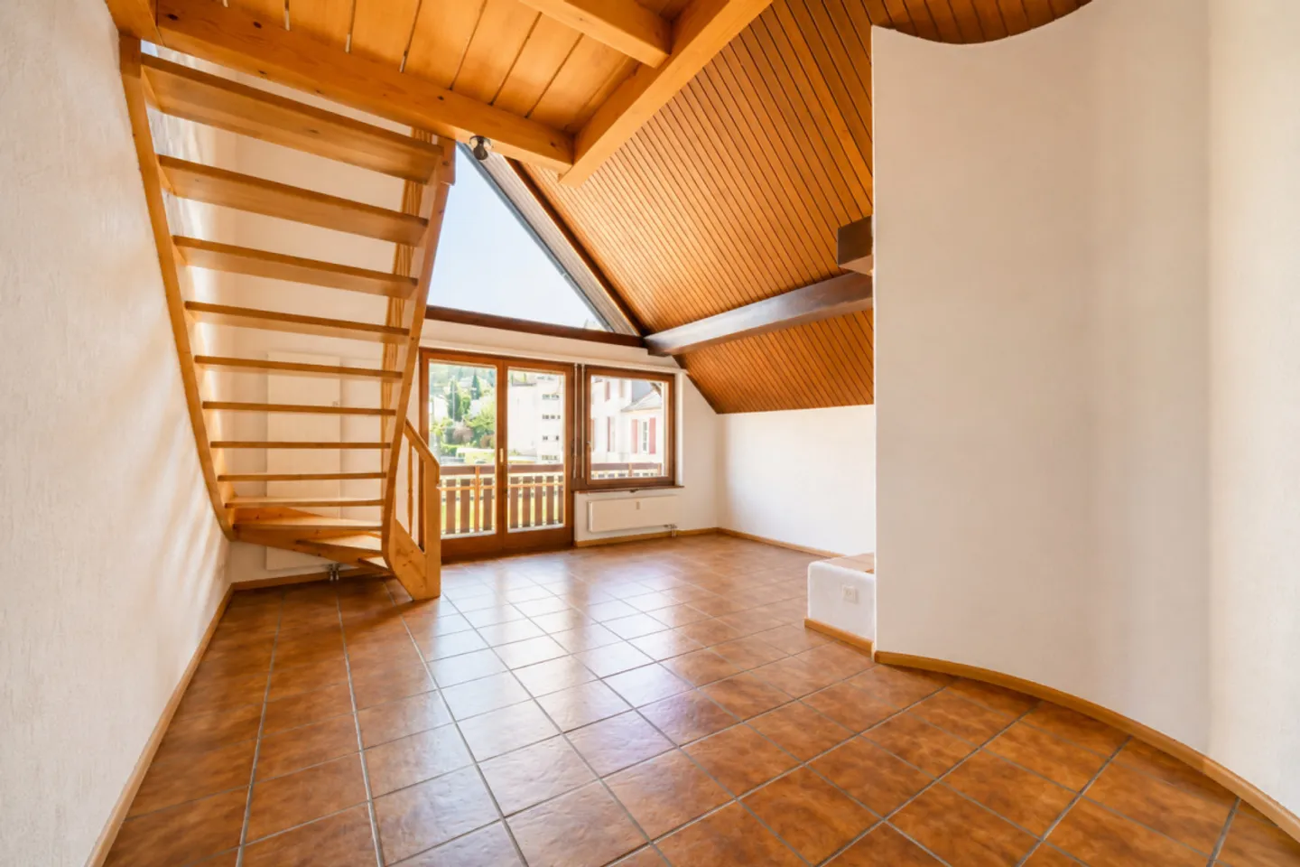 Appartement spacieux avec hauteurs sous plafond - Photo 8 sur 14