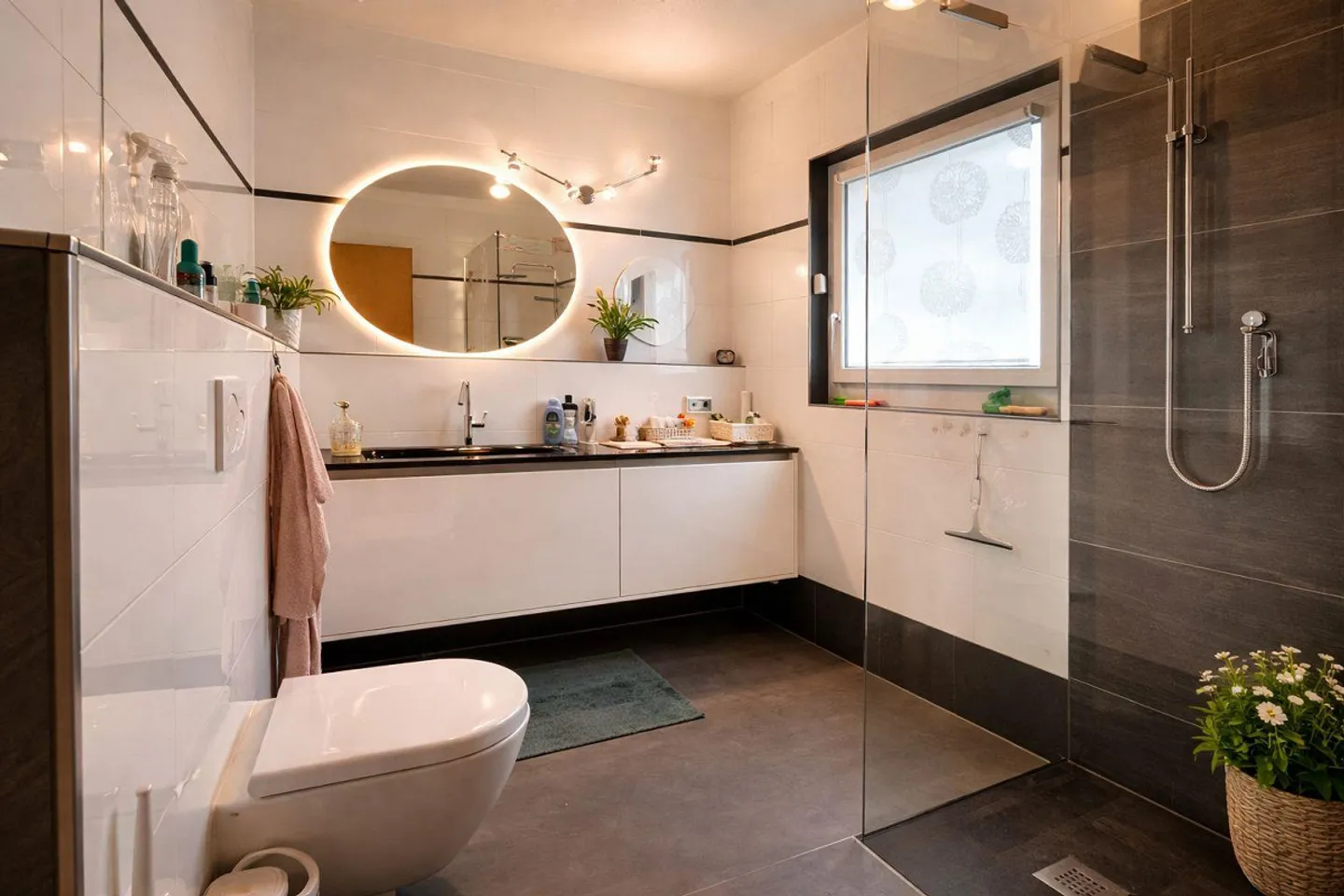 Casa gemella con charme, luce e giardino | Doppelhaushälfte mit Cha... - Photo 9 sur 21