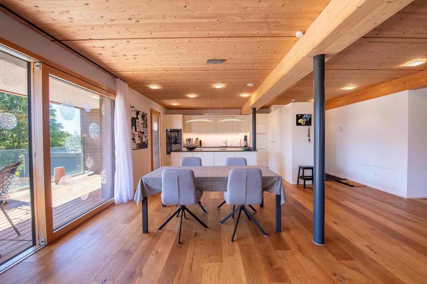 Spacious Living with 24 m² Terrace - Photo 4 of 13