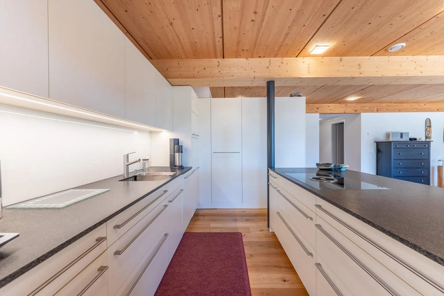 Spacious Living with 24 m² Terrace - Photo 6 of 13