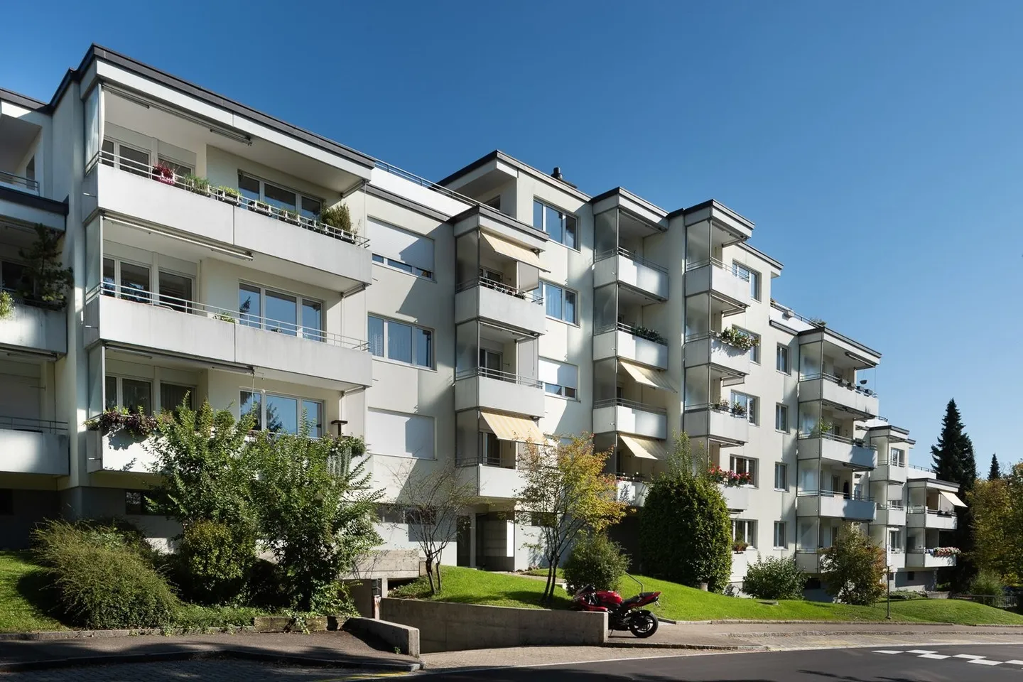 Diverse Einstellplätze in Männedorf zu vermieten! - Foto 1 von 1