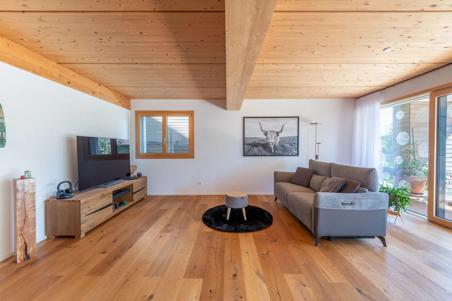 Spacious Living with 24 m² Terrace - Photo 2 of 13