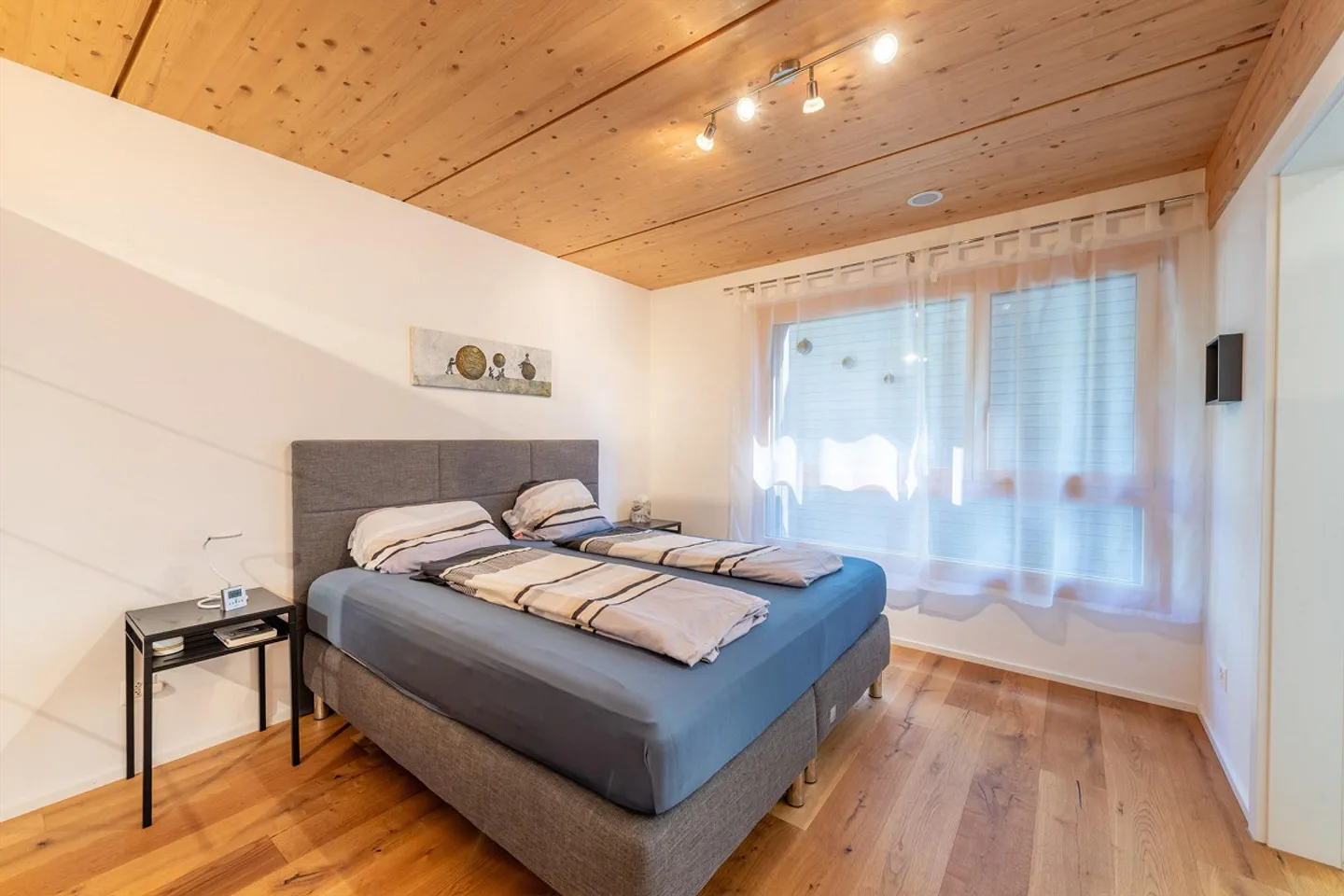 Spacious Living with 24 m² Terrace - Photo 10 of 13