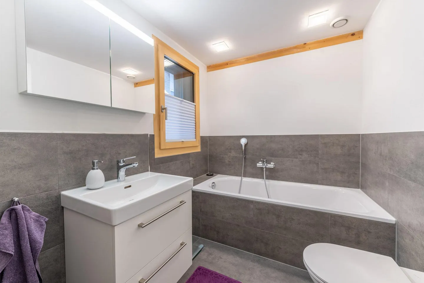Spacious Living with 24 m² Terrace - Photo 11 of 13