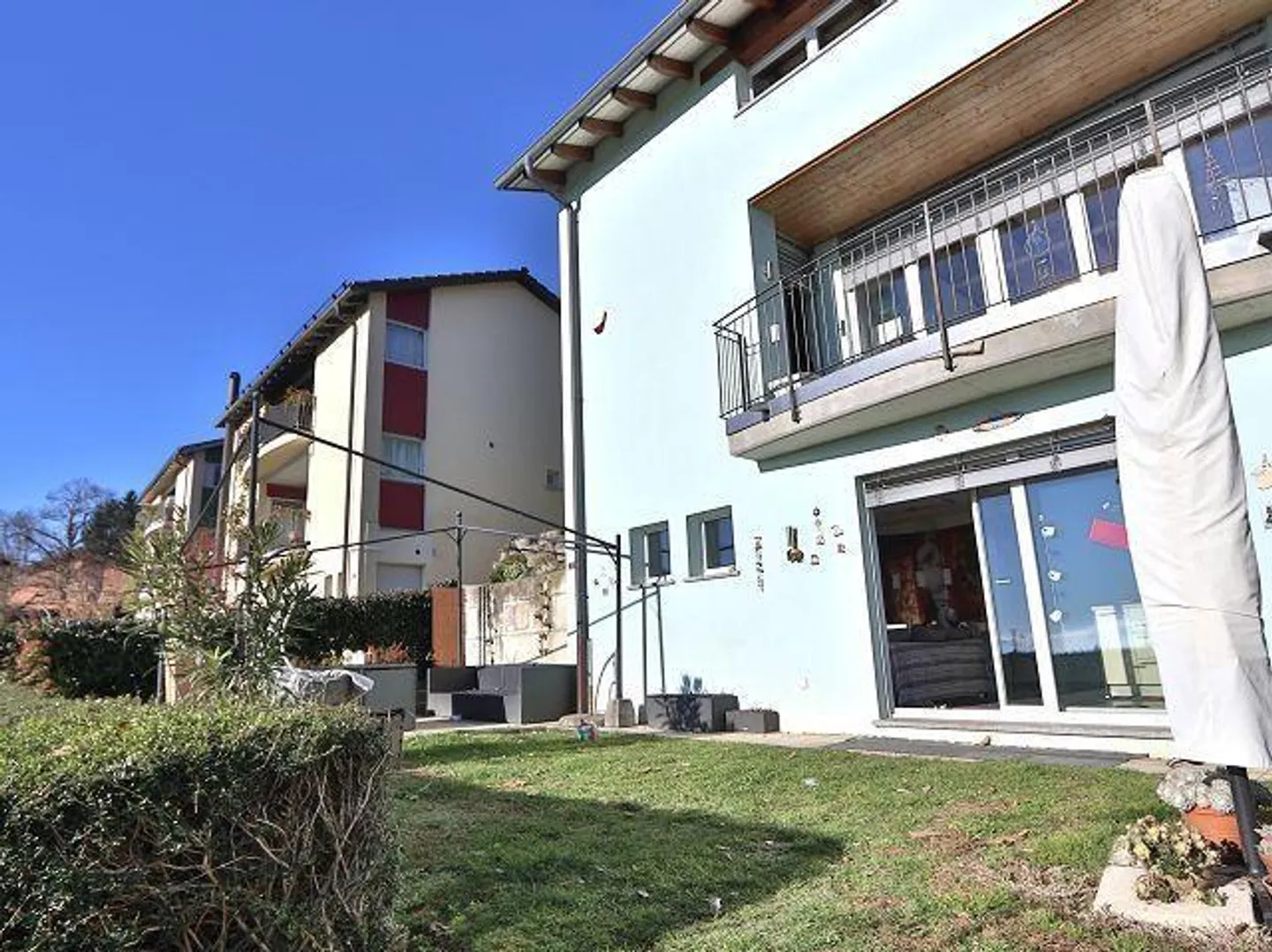 Villetta di 5 1/2 locali in una posizione molto tranquilla e soleggiata con vista - Foto 25 di 43