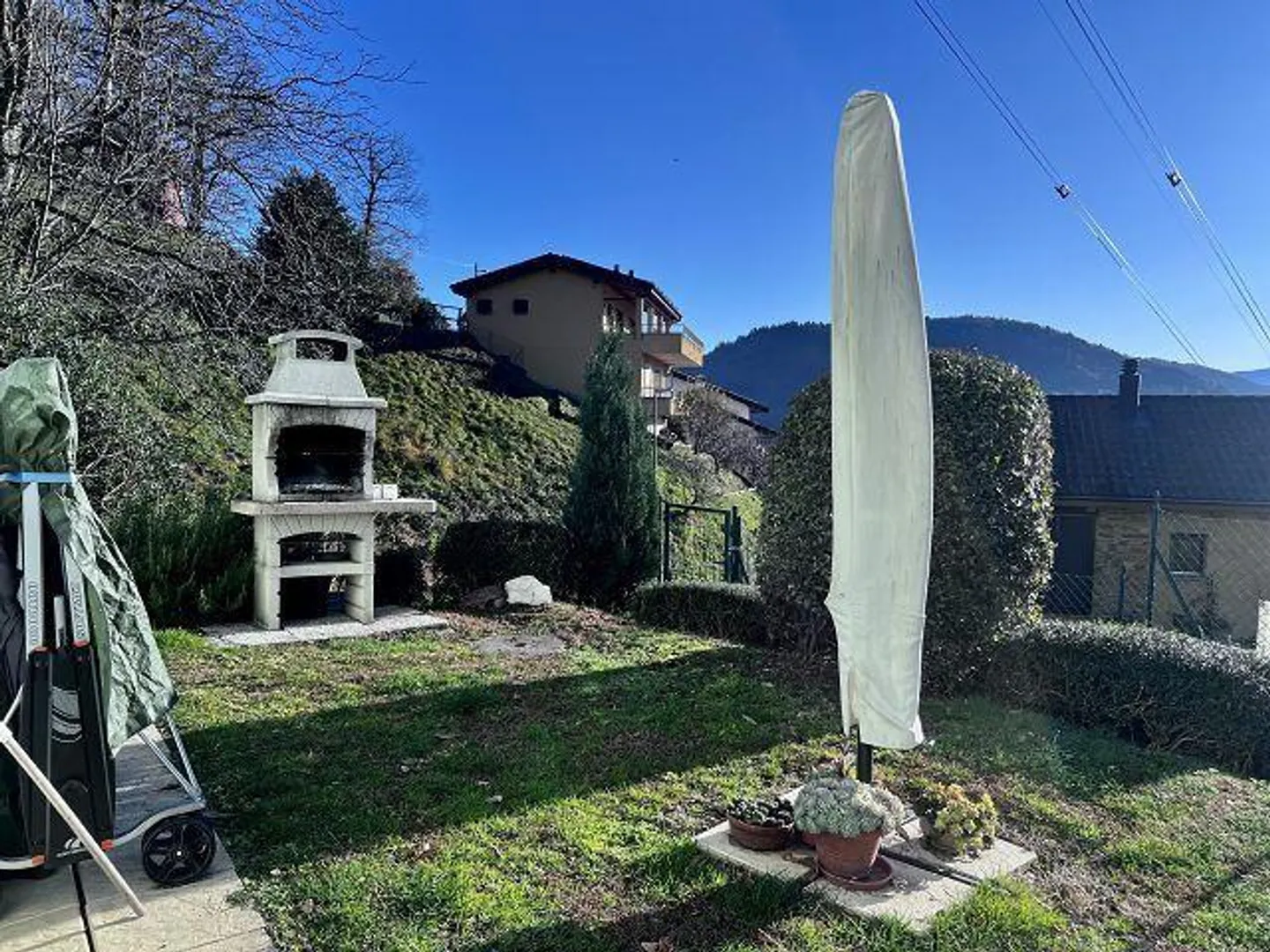 Villetta di 5 1/2 locali in una posizione molto tranquilla e soleggiata con vista - Foto 26 di 43