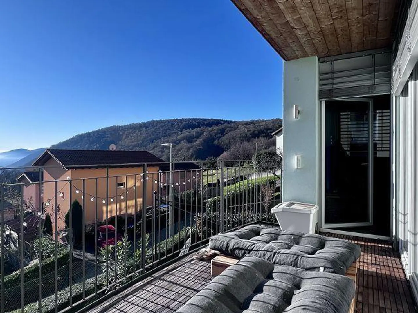 Villetta di 5 1/2 locali in una posizione molto tranquilla e soleggiata con vista - Foto 27 di 43