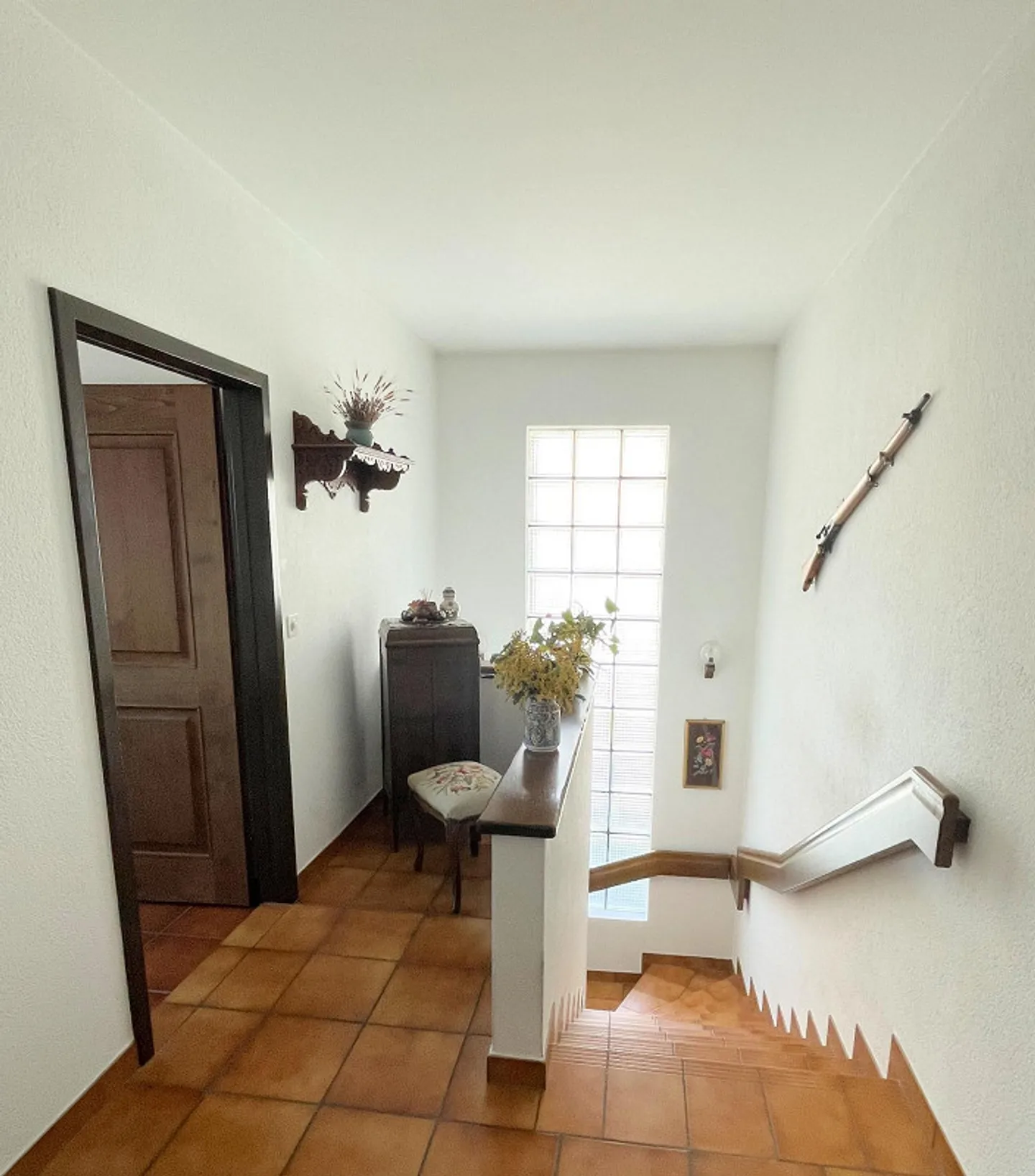 Geräumige Villa mit Schwimmbad in einer prestigeträchtigen Wohngegend - Foto 8 von 19