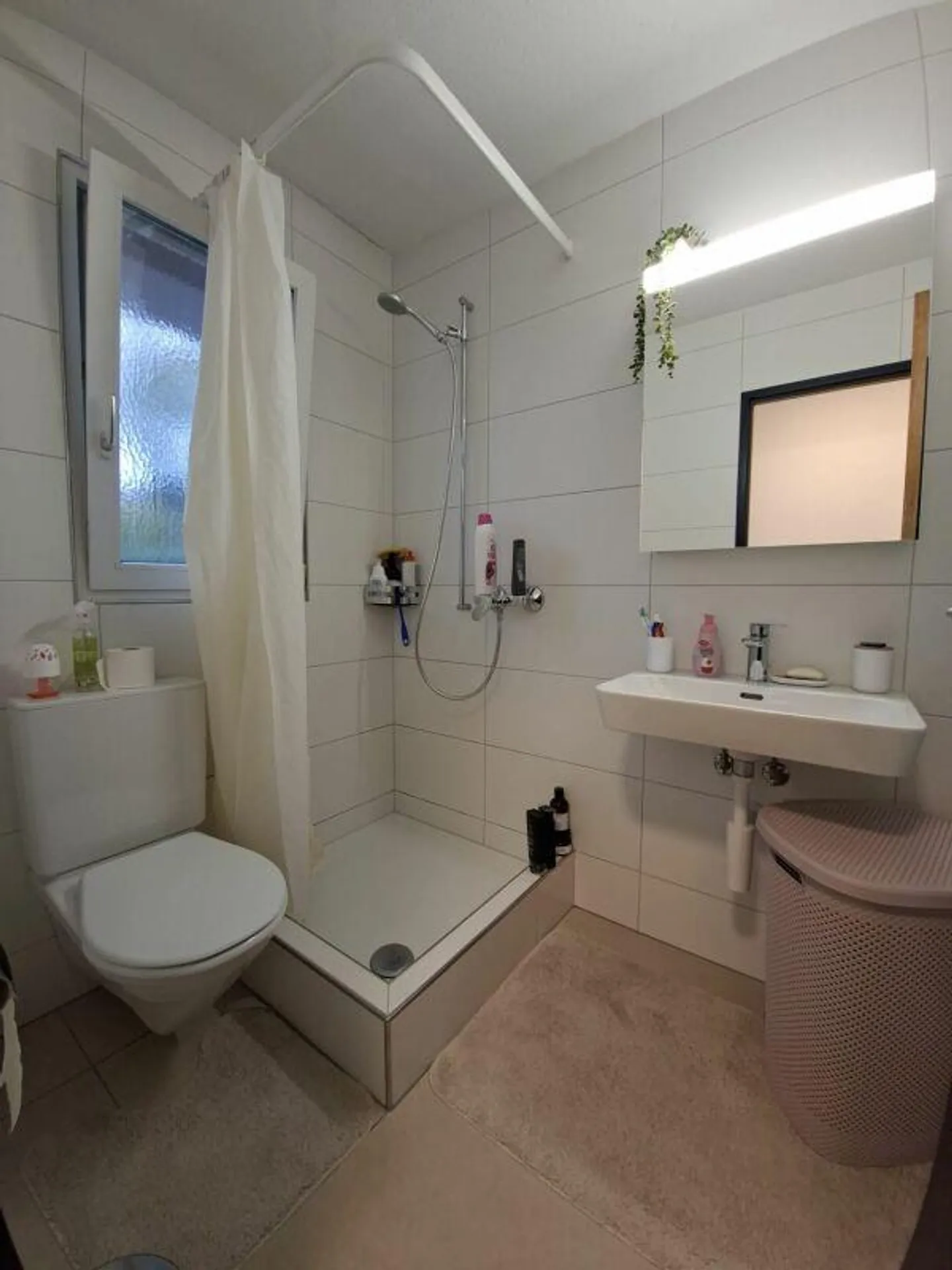 Maison multifamiliale avec huit petits appartements simples (studios) dans un quartier résidentiel calme à Baden - Photo 8 sur 21