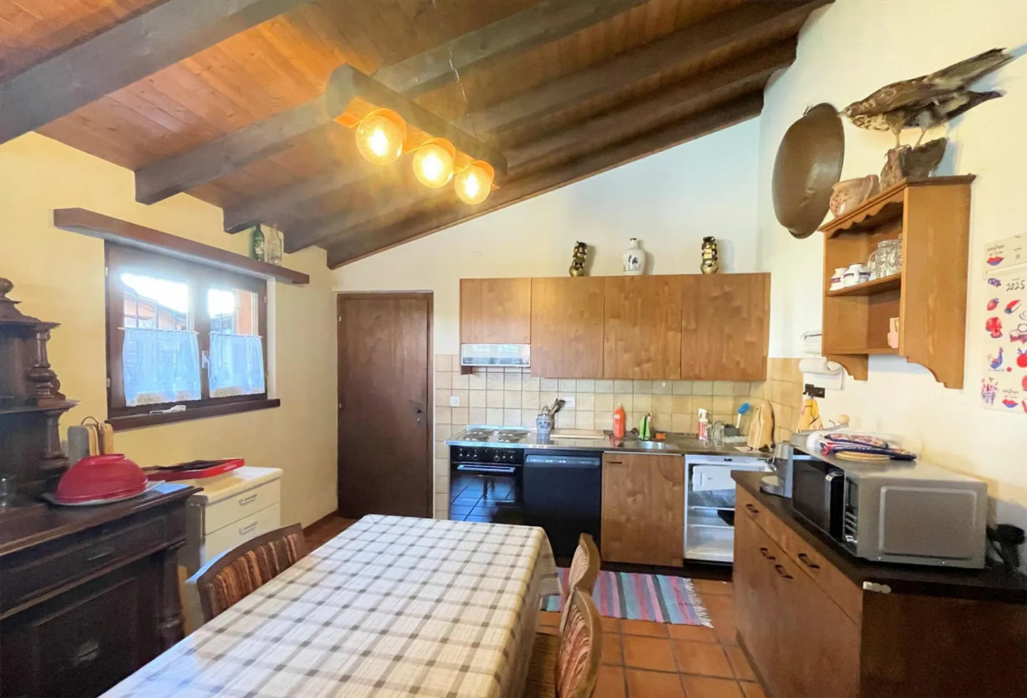 Geräumige Villa mit Schwimmbad in einer prestigeträchtigen Wohngegend - Foto 16 von 19