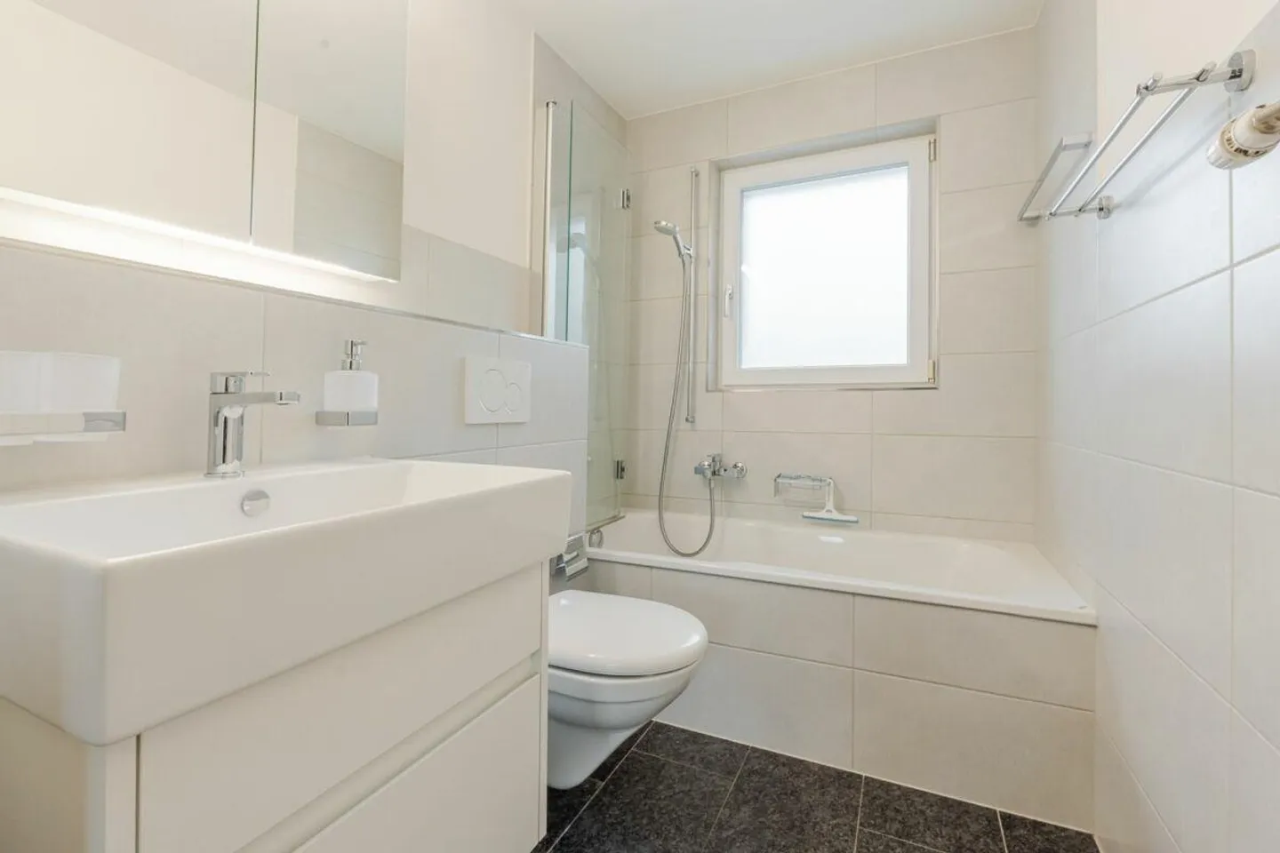 Maison de ville prête à emménager de 4,5 pièces - avec APP + véranda - dans le quartier populaire de Mischeli - Photo 9 sur 11