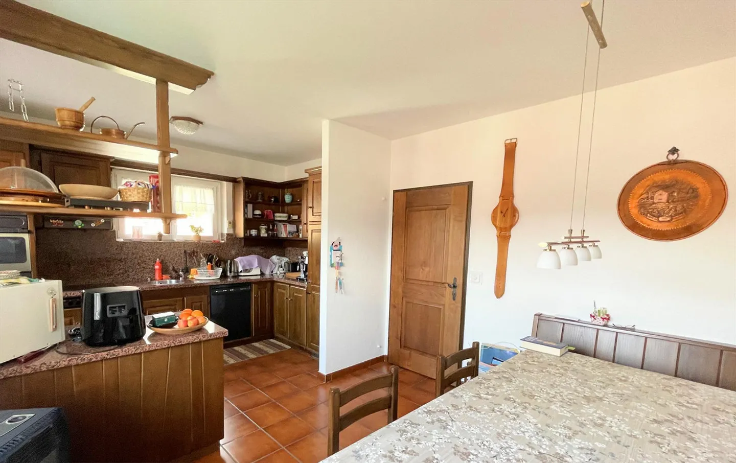 Geräumige Villa mit Schwimmbad in einer prestigeträchtigen Wohngegend - Foto 12 von 19