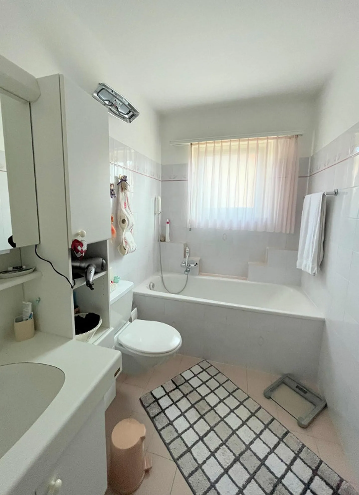 Geräumige Villa mit Schwimmbad in einer prestigeträchtigen Wohngegend - Foto 13 von 19