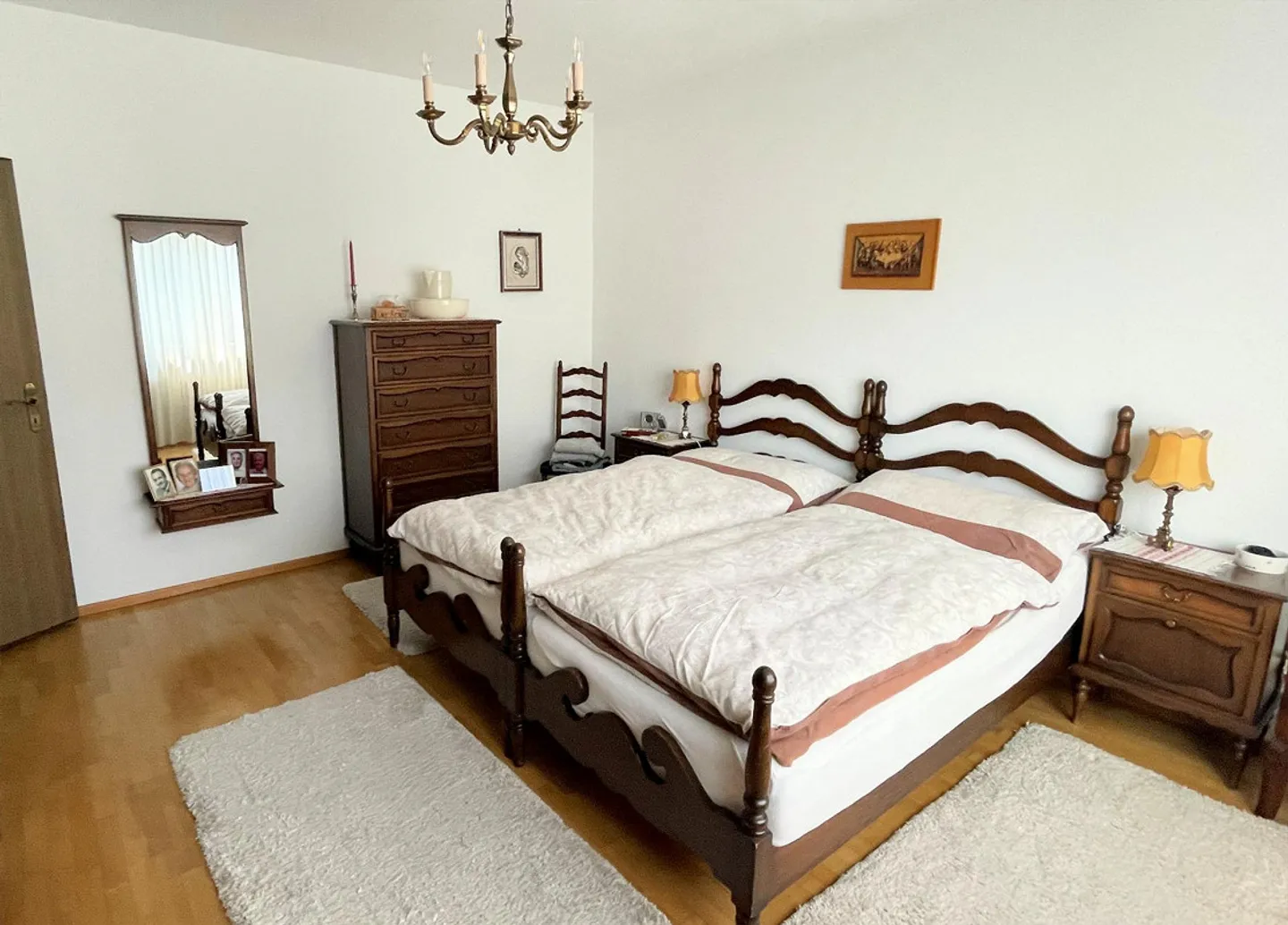 Geräumige Villa mit Schwimmbad in einer prestigeträchtigen Wohngegend - Foto 15 von 19