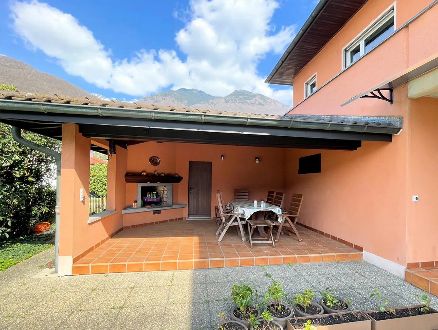 Geräumige Villa mit Schwimmbad in einer prestigeträchtigen Wohngegend - Foto 19 von 19