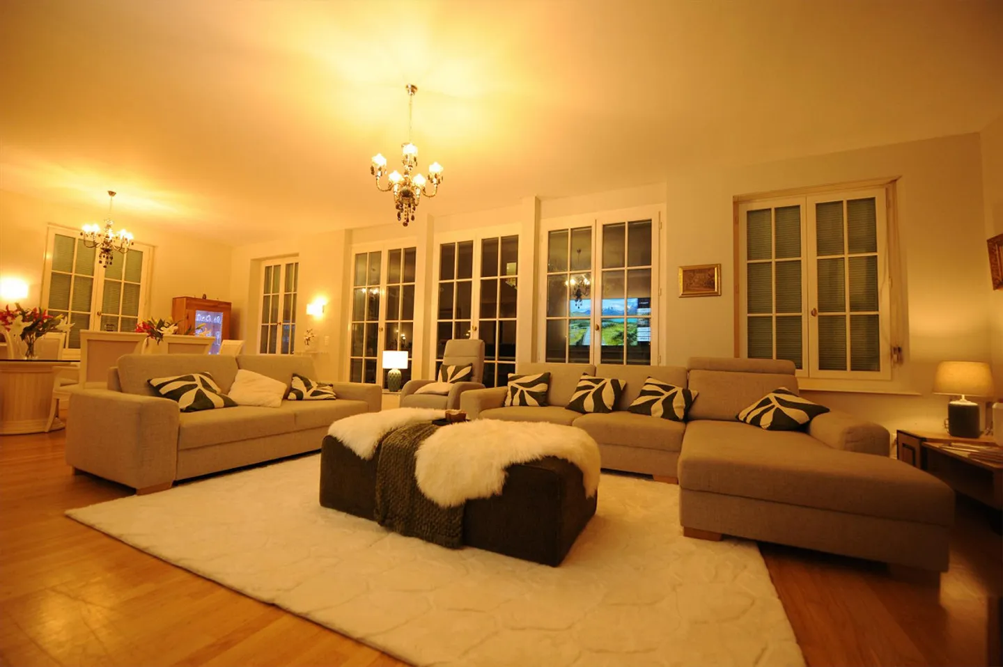 Luxuriöse und gemütliche Wohnung in einem Palast in Zürich - Foto 1 von 20