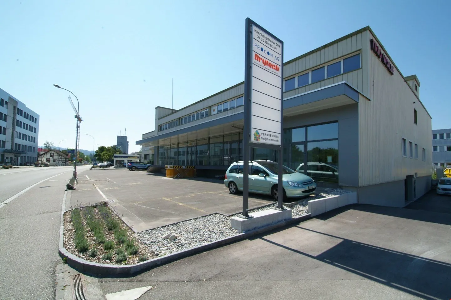 Ausstellung mit Fensterfront - Büro - Lager - PP - nähe Autobahnausfahrt - Foto 15 von 15