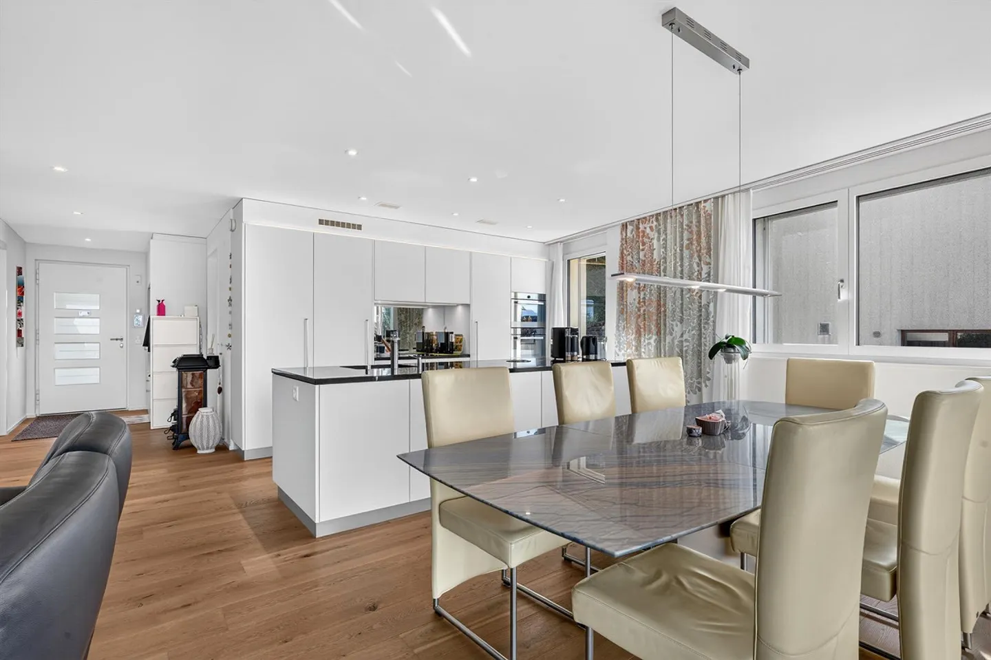 Posizione privilegiata: Casa intera con 6.5 e 3.5 stanze - Foto 12 di 13