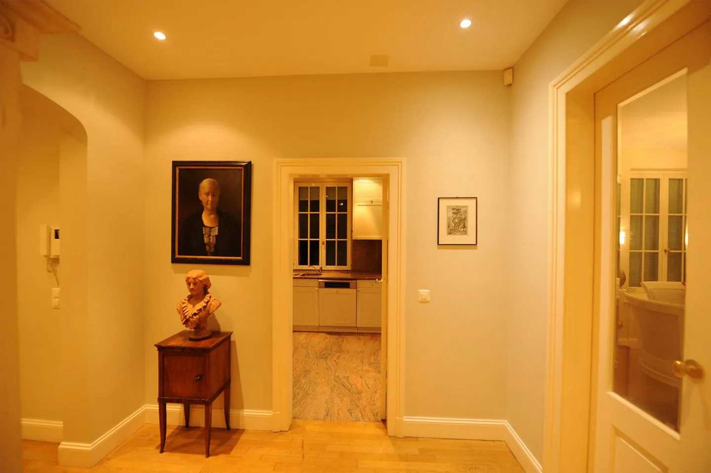 Luxuriöse und gemütliche Wohnung in einem Palast in Zürich - Foto 9 von 20