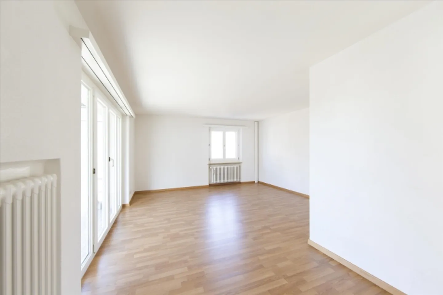Appartamento parzialmente ristrutturato in una posizione ottimale cerca te! - Foto 4 di 11