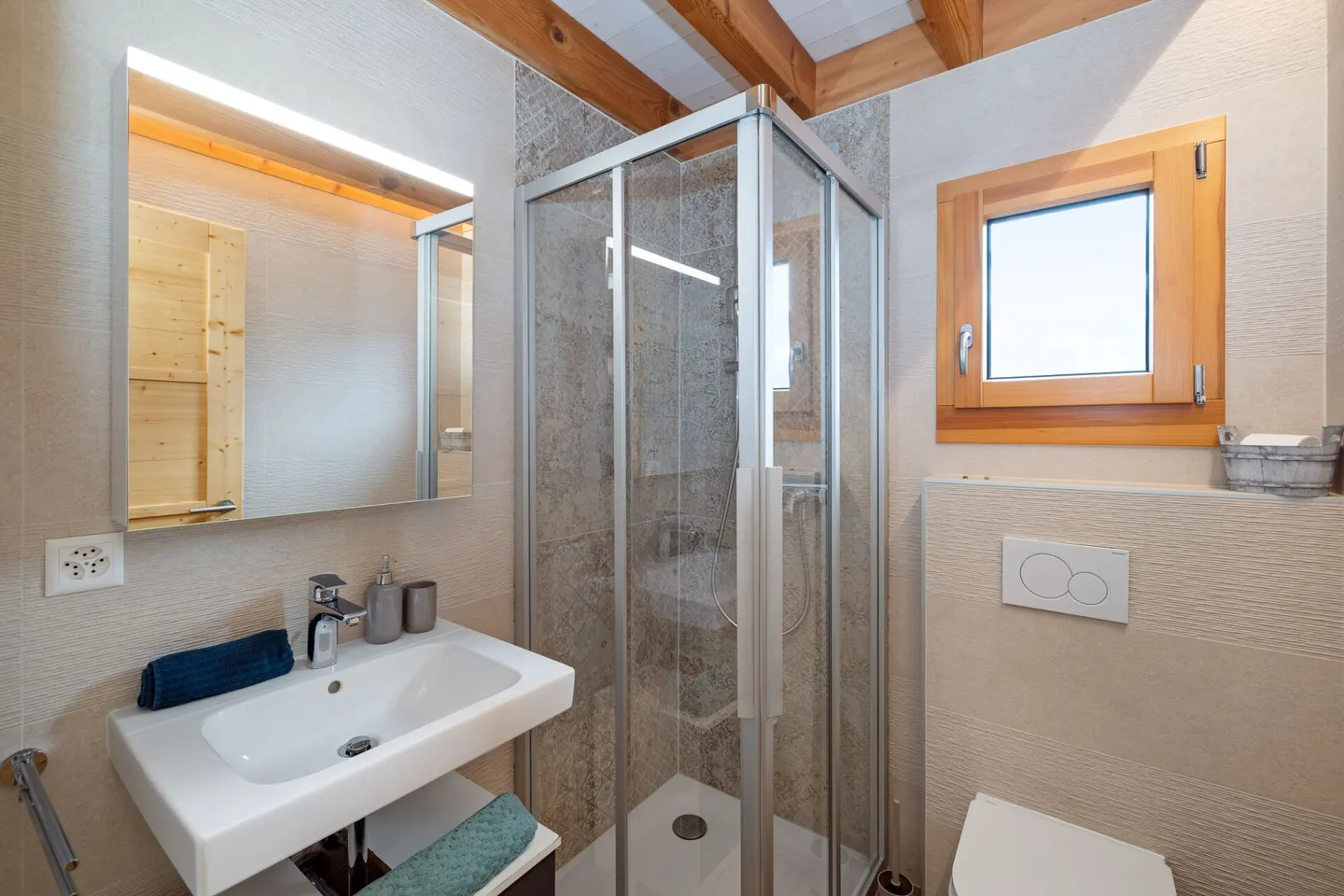 MAGNIFICENT SEMI-DETACHED VILLA 3 ROOMS OF 107 M2 IN THE HEART OF THE VINES IN SAILLON - Photo 18 of 22