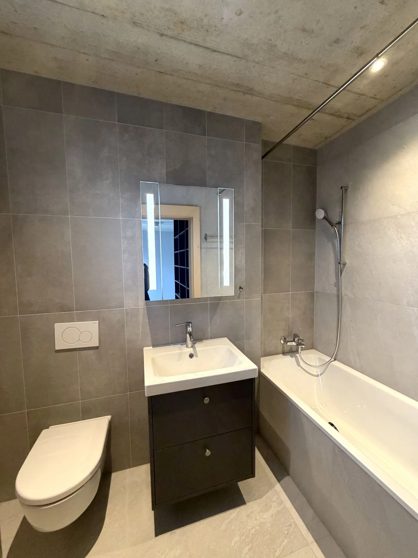 New luxury penthouse with panoramic terrace and 2 suites - Photo 3 of 5